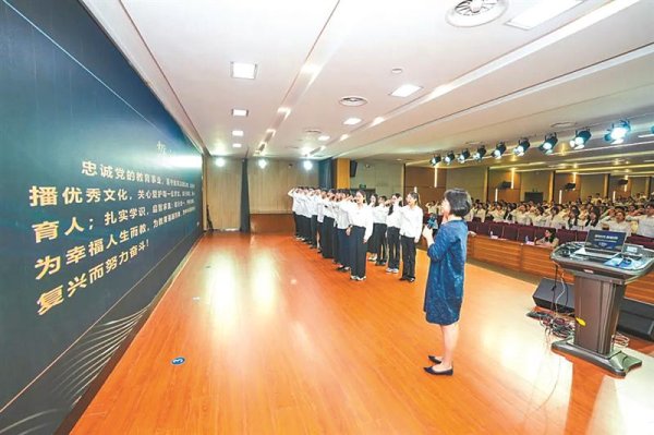 富腾优配 我市教育系统开展新教师培训