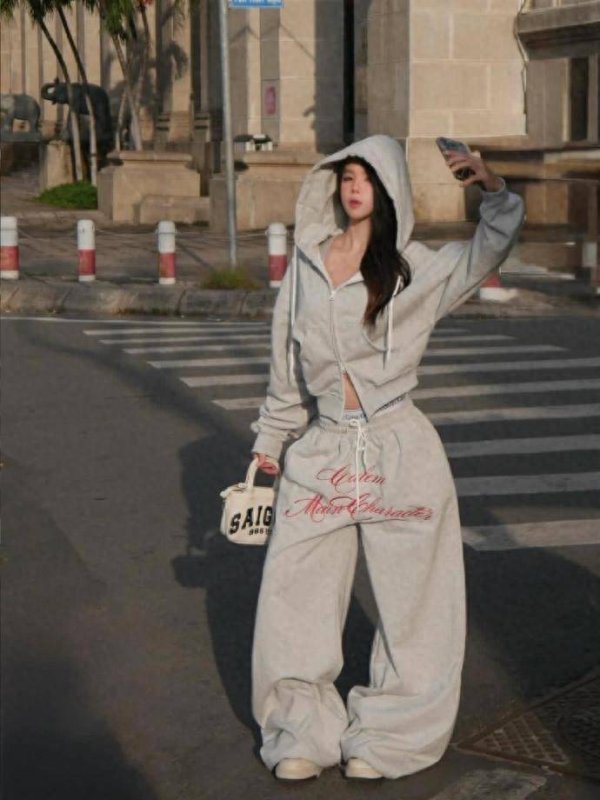 奇点财富 ins 博主 thun.meo 穿搭拆解：基础款也能搭出杂志大片既视感